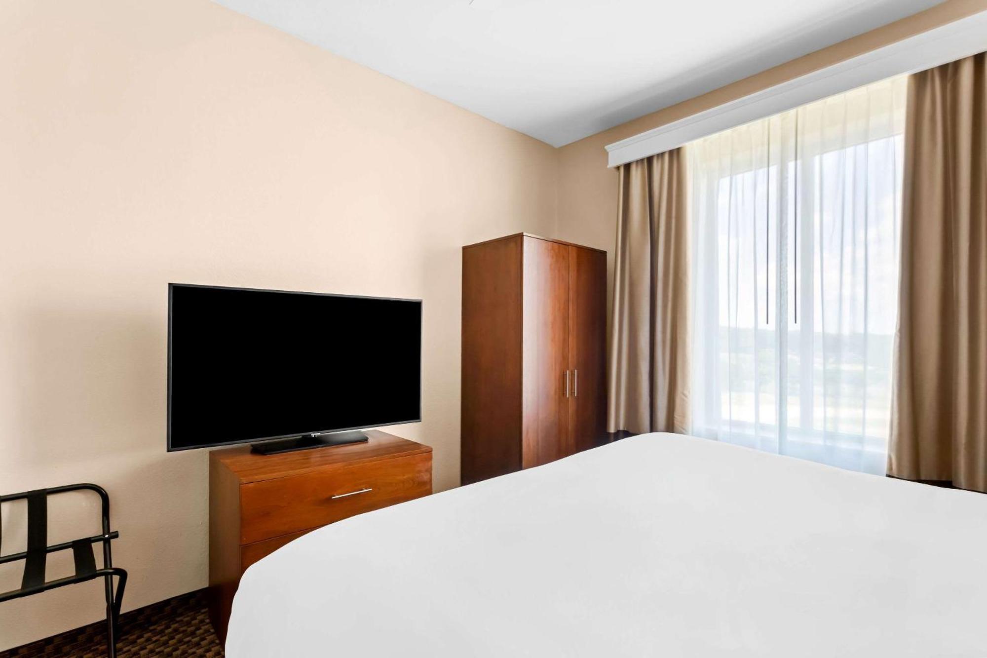 Comfort Inn & Suites Гренада Экстерьер фото