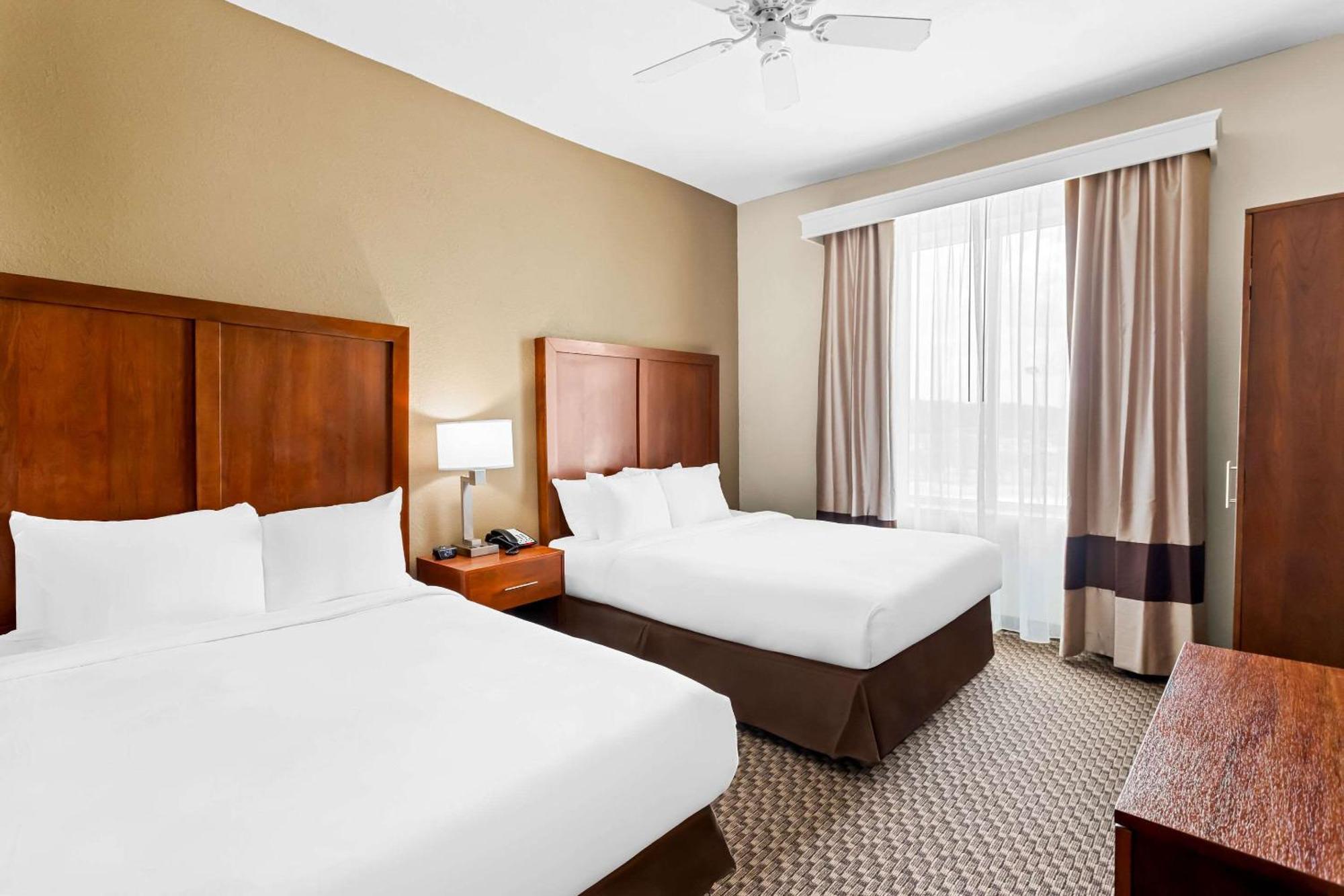 Comfort Inn & Suites Гренада Экстерьер фото